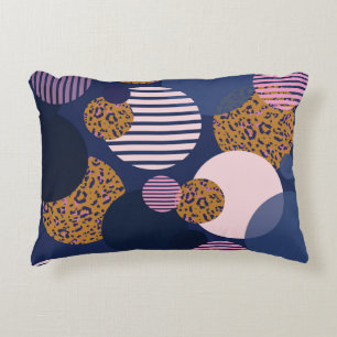 Cojín Decorativo Puntos Leopard: Elegancia Azul Oscuro.