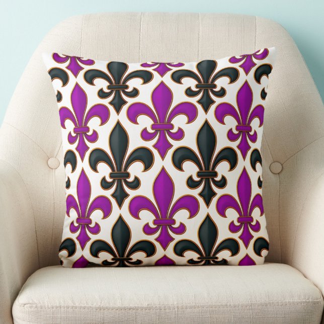 Cojín Decorativo Purple Black Baroque Fleur-de-lis Pattern Design  (Subido por el creador)
