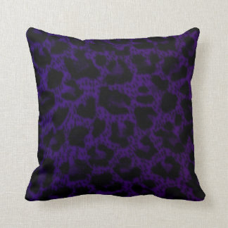 Cojín decorativo púrpura del estampado leopardo