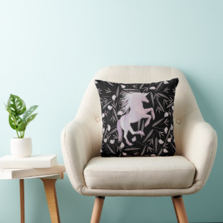 Cojín Decorativo Púrpura rosa y unicornio negro y patrón floral
