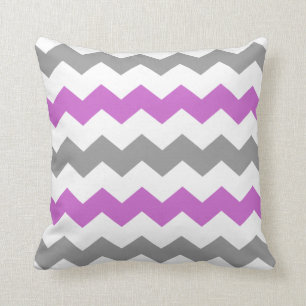 Cojín decorativo púrpura y gris de Chevron