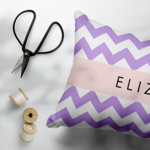 Cojín Decorativo Púrpura Zigzag, Púrpura Chevron, Tu Nombre