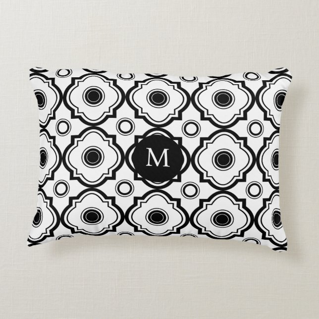 Cojín Decorativo Quatrefoil geométrico inverso en blanco y negro (Reverso)