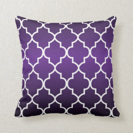 Cojín Decorativo Quatrefoil púrpura y blanco del ciruelo apasionado
