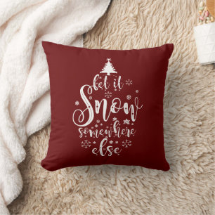 Cojín Decorativo Que Nieva En Otro Lugar Plum Festividad Roja