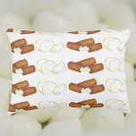 Cojín Decorativo Queso mozzarella frita agujereado y comida chatarr<br><div class="desc">La almohada de tiro decorativa cuenta con un ilustracion original de marca de un par de deliciosos palillos de mozzarella y bolas de queso mozzarella. ¡Perfecto para tu comida favorita! Este diseño también está disponible en otros productos. ¿No ves lo que estás buscando? Contacte con Rebecca para que tenga algo...</div>