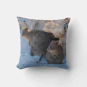 Cojín Decorativo Quokkas felices y amables en la playa