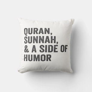 Cojín Decorativo Quran Sunnah y un regalo de Ramadán al lado del hu