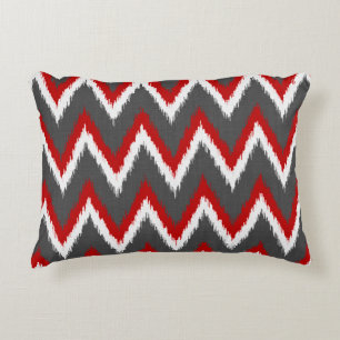 Cojín Decorativo Rayas de Ikat Chevron - rojo, blanco y gris/gris