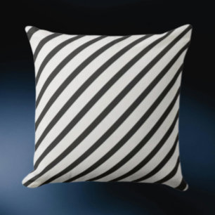 Cojín Decorativo – Rayas Diagonales en Blanco y Ne