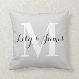 Cojín Decorativo Recuerdo de boda personalizado con monograma blanc