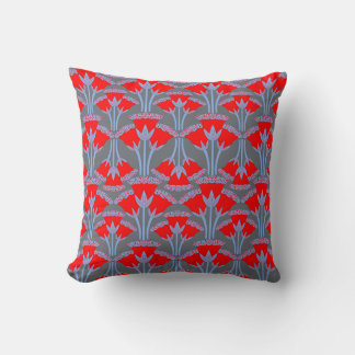 Cojín Decorativo Red Bellflower Throw Pillow | One Owl Artist