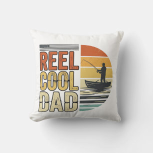 Cojín Decorativo Reel Cool Dad Diseño de camiseta vintage de pesca_