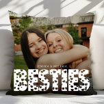 Cojín Decorativo Regalo fotográfico moderno de Besties<br><div class="desc">El Cojín decorativo de regalo de la tipografía del corazón moderno Photo Besties es una moda y un accesorio personalizado para el hogar, que celebra el inquebrantable vínculo entre los mejores amigos. Con un texto de escritura moderno y elegante y un espacio de fotos en personalizable, esta almohada le permite...</div>