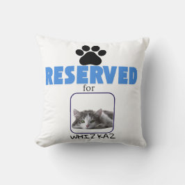 Cojín Decorativo "Reservado para [Nombre del Mascota]" con la huell
