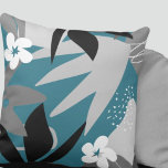 Cojín Decorativo Resumen artístico Botánico | Turquesa y gris<br><div class="desc">La almohada moderna de tiro presenta un diseño botánico artístico abstracto en una paleta de colores turquesa y gris con acentos en blanco y negro. Esta composición abstracta está construida al estilo Memphis con combinaciones de hojas orgánicas y flores, que se superponen y entrelazan para formar un elegante patrón botánico...</div>