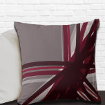 Cojín Decorativo Resumen artístico gris de borgoña<br><div class="desc">La moderna almohada de tiro decorativa tiene una composición artística de cinta abstracta con tonos burdeos y grises con acentos blancos sobre un fondo gris. Esta composición abstracta se construye sobre combinaciones de cintas repetidas, que se superponen y entrelazan para formar un interesante diseño abstracto. Los tonos grises, burdeos, blancos...</div>