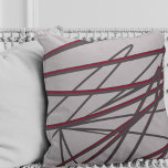 Cojín Decorativo Resumen elegante Gris y Borgoña Moderno<br><div class="desc">La moderna almohada de tiro presenta una elegante composición lineal abstracta en burdeos y vino sobre un fondo gris. Un diseño artístico abstracto con un diseño lineal orgánico presenta acentos grises y burdeos sobre un fondo gris más claro. El diseño artístico en la parte delantera es una composición en capas...</div>