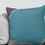 Cojín Decorativo Resumen Minimalista turquesa gris y negro<br><div class="desc">El diseño abstracto minimalista presenta un diseño turquesa y negro con un ligero acento purpurina plateado. Espacio negativo azul turquesa, resaltado con formas orgánicas negras y acentos de Relieve metalizado tenues. Puede personalizar su gusto utilizando los campos proporcionados o haciendo clic en "personalizar" para cambiar el color de fondo, o...</div>