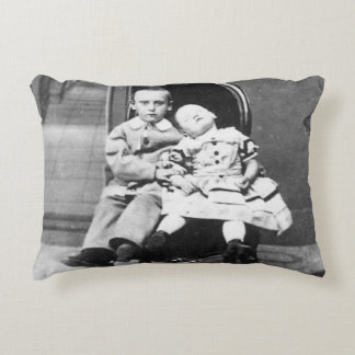 Cojín Decorativo Retrato de hermanos vintage inquietante 