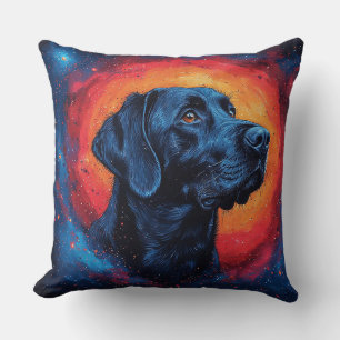 Cojín Decorativo Retrato de Labrador Negro en un Espacio Cósmico