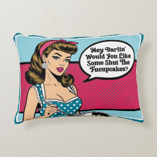 Cojín Decorativo Retro Pinup_ Hey Darlin