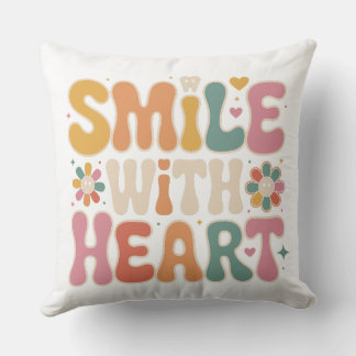 Cojín Decorativo Retro 'Smile With Heart' Throw Pillow - Groovy Den