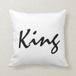 Cojín Decorativo Rey Throw Decorative Bedroom Pillow<br><div class="desc">Acentúe su hogar con las almohadas de encargo del poliéster de Zazzle. Hecho de una tela de alta calidad del punto del simplex, estas almohadas 100% del poliéster son suaves y arrugan libremente. El material elástico pesado proporciona la gran definición del color para sus diseños, texto, monograma, y fotos. El...</div>