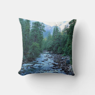 Cojín Decorativo Río Merced por Islas Felices, Yosemite, CA
