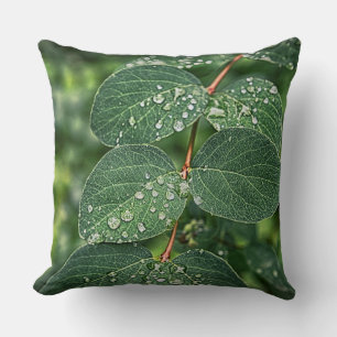 Cojín Decorativo Rocío de la mañana en hojas verdes