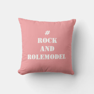 Cojín Decorativo Rockand Rolemodel - Rosa editable.