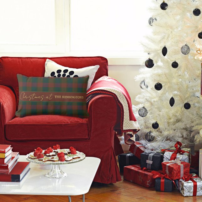 Cojín decorativo rojo y verde de los navidades/Tar (Traditional tartain/plaid red and green lumbar throw pillow for Christmas.)