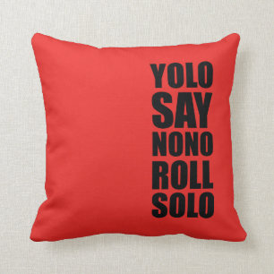Cojín Decorativo Rollo de YOLO a solas