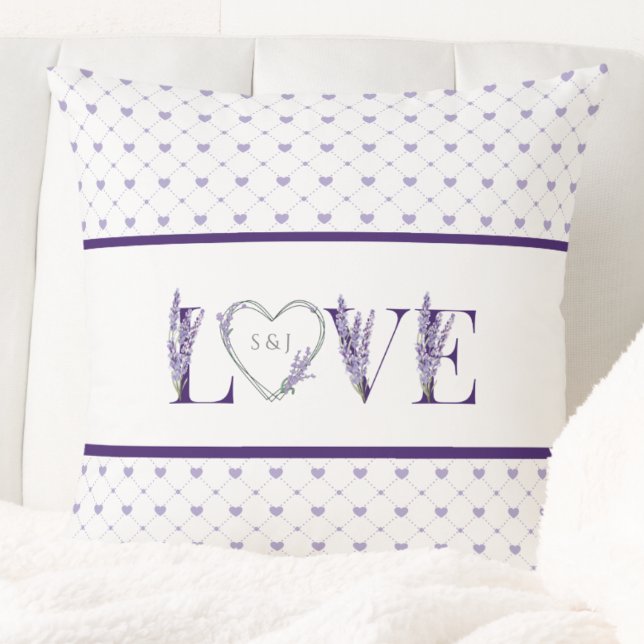 Cojín Decorativo Romantic Hearts Lavender Love Purple (This Lavender Love Pillow is a beautiful addition to a bedroom, reading nook, or living room)