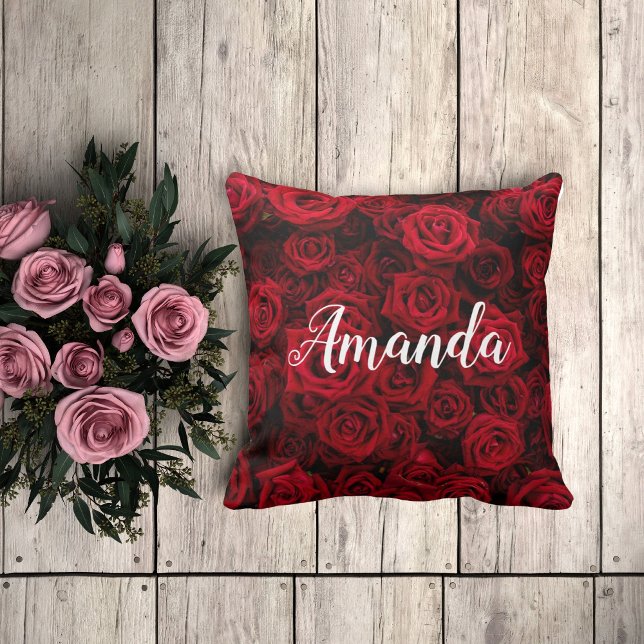 Cojín Decorativo Romántico rosa rojo San Valentín monograma persona (Subido por el creador)