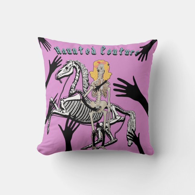 Cojín Decorativo Ropa de mikitiez de renacimiento espeluznante de v (Anverso)