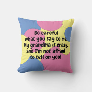 Cojín Decorativo Rosa Azul Amarillo Mi Abuela Está Loca Chivata