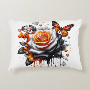 Cojín Decorativo Rosa Blanca con Mariposas Monarca Naranjas y Corta