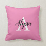 Cojín Decorativo Rosa Con Letra Estilizada En Scri<br><div class="desc">Almohadón rosa con elegante letra para regalo personalizado con un arreglo elegante de nombre y monograma inicial en un bonito fondo rosa. El almohadón se puede personalizar fácilmente escribiendo el nombre y la inicial de su elección en la plantilla de personalización en línea antes de realizar el pedido. El texto...</div>