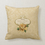 Cojín Decorativo Rosa de oro Damasco 50 aniversario Boda Pillow<br><div class="desc">Hermoso rosa de oro debajo. Personalizar el nombre y el texto de fecha. La parte posterior de la almohada tiene un patrón de correspondencias. Artículos coincidentes en mi tienda.</div>