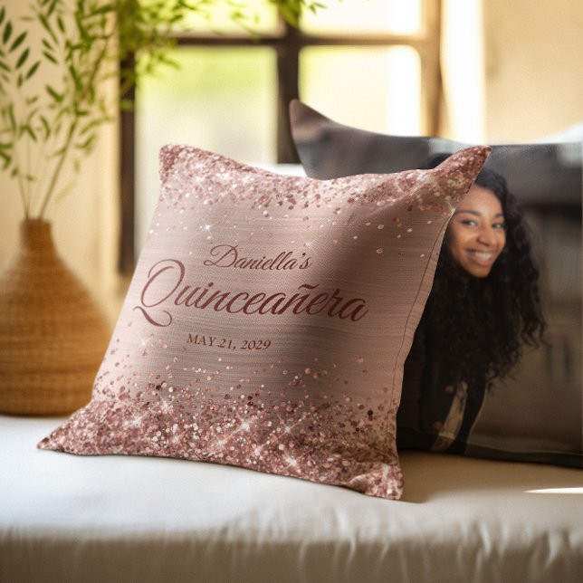 Cojín Decorativo Rosa Purpurinoso Glam Quinceanera Foto (Glittery Rose Gold Glam Quinceanera Photo Throw Pillow)