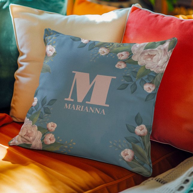 Cojín Decorativo Rosa rosa rosa floral monograma personalizado (Pink floral monogram throw pillow)