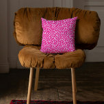 Cojín Decorativo Rosa y brillante<br><div class="desc">almohada rosada de tiro llamativamente brillante.</div>