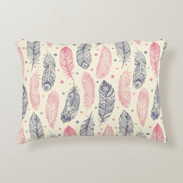 Cojín Decorativo Rosa y modelo étnico púrpura de la pluma (Anverso)