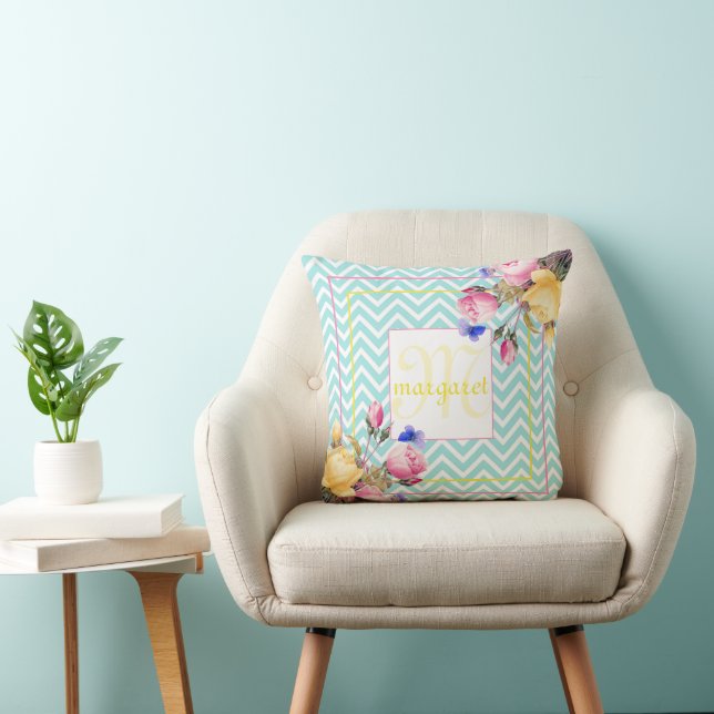Cojín Decorativo Rosas con fondo Chevron Monogramados (Silla)