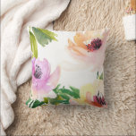 Cojín Decorativo Rosas de acuarela Resumen floral de moda<br><div class="desc">Rosas acuáticos claros y ventilados pintados de forma abstracta en tonos pastel de melocotón,  rosa y lila con acentos de hojas verdes. Añade un acento artístico a tu decoración. Este diseño proporcionó cortesía de un acuerdo de licencia con www.createthecut.com.</div>