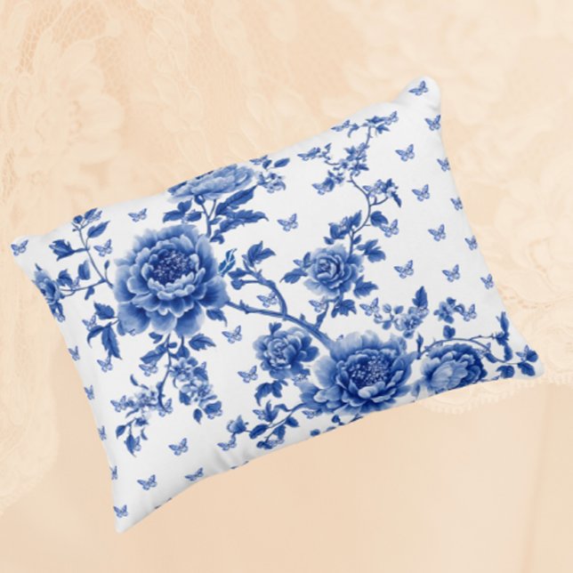 Cojín Decorativo Rosas de mariposas blancas azules de Chinoiserie (Lovely Chinoiserie blue butterflies and roses accent pillow for a touch of vintage elegance!)