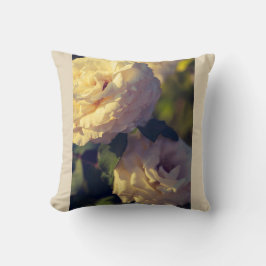 Cojín Decorativo Rosas en un jardín