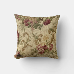 Cojín Decorativo Rosas Rojas Victorianas y Volutas