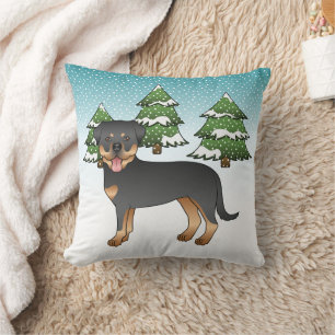 Cojín Decorativo Rottweiler negro y fuego en un bosque invernal
